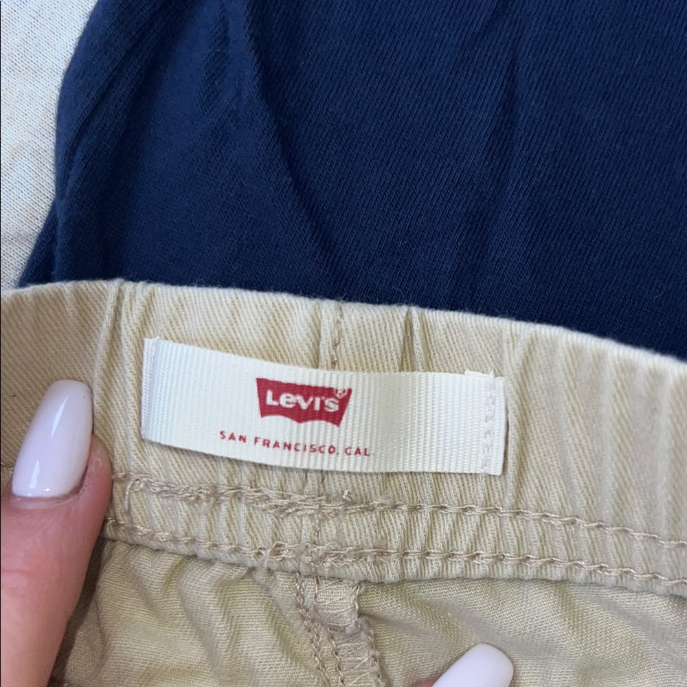 Levi's Navy Graphic Tee with Red Logo and Khaki Shorts Set Americana - Picture 6 of 8